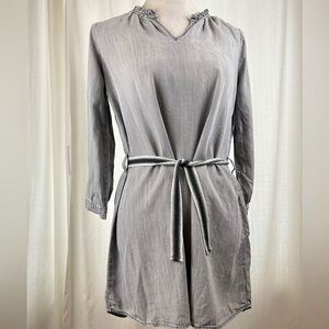 Chelsea & Violet Gray V-Neck Tie-Waist Casual Dress